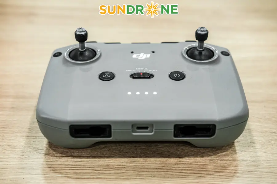 Làm quen bộ điều khiển DJI T100