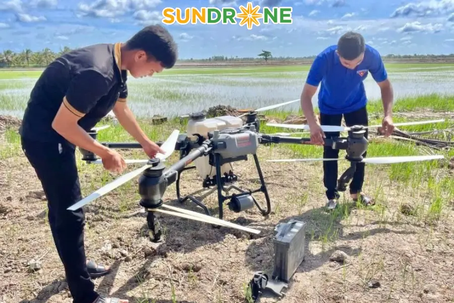  Vệ sinh máy bay DJI T100 sau mỗi lần sử dụng